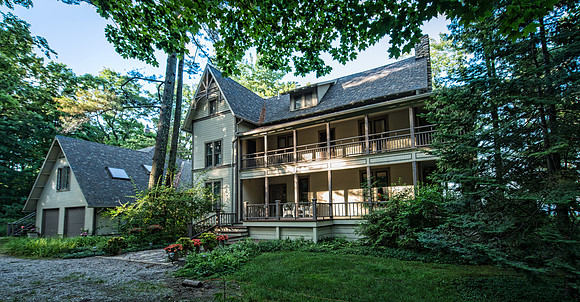 Hendryx House on Lee's Point
